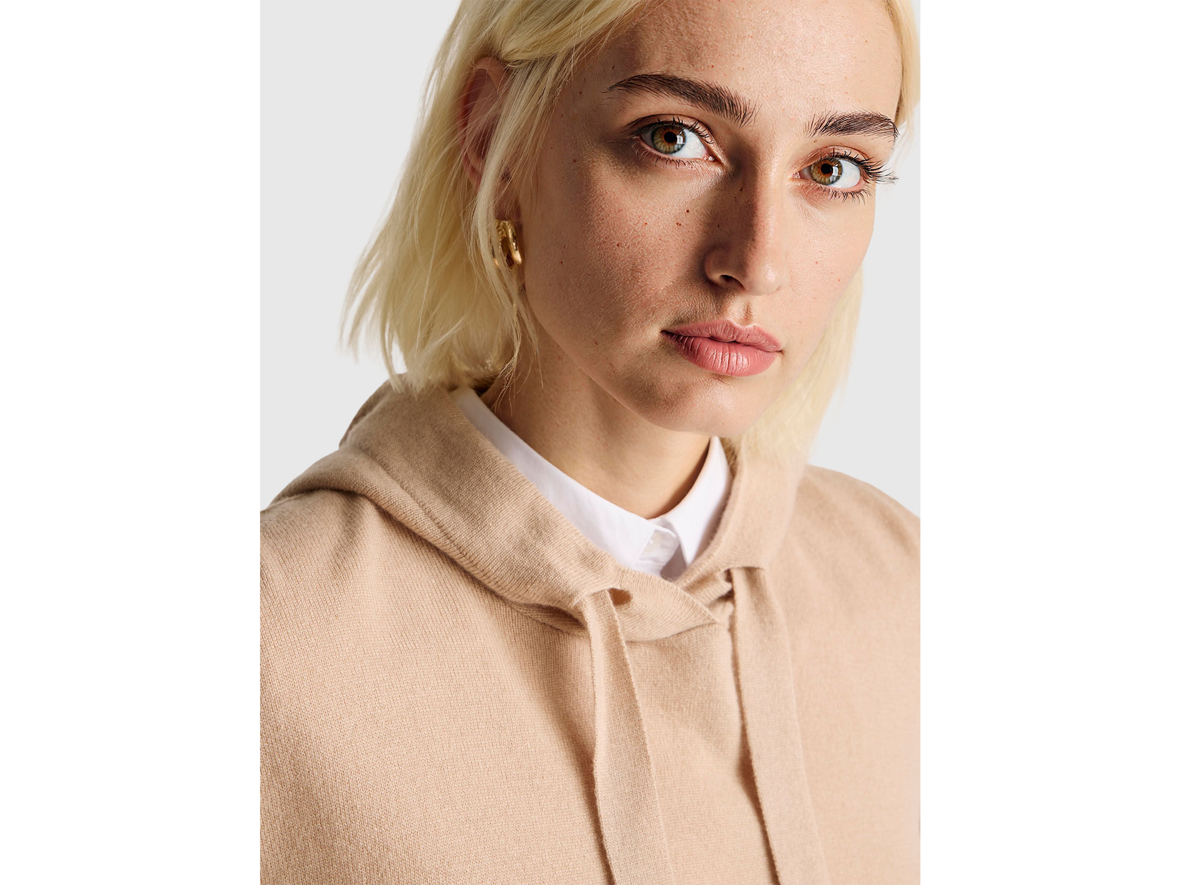 SWEATER W/HOOD Mujer image number 4
